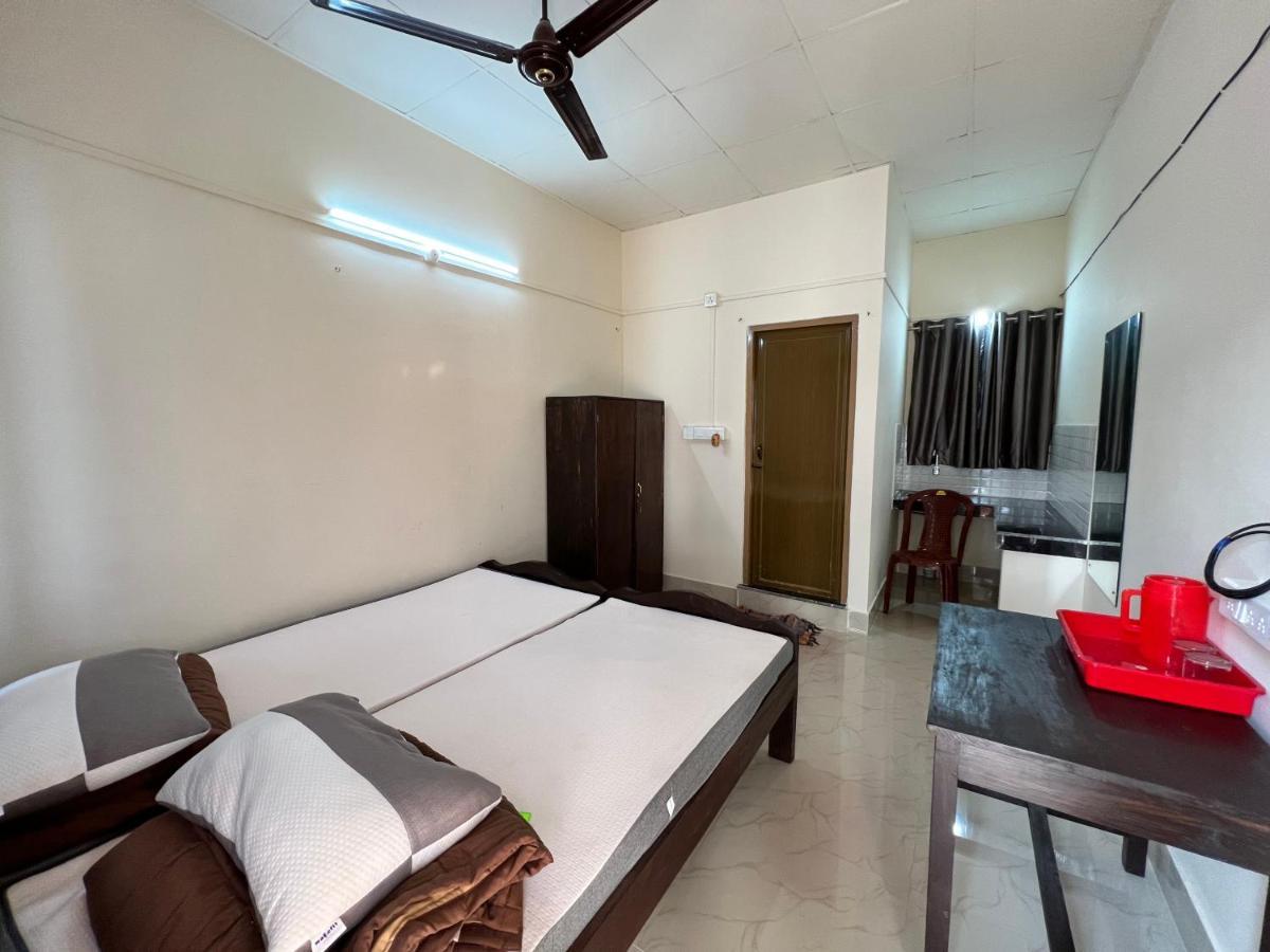 Atithya Lodge Guwahati Bagian luar foto