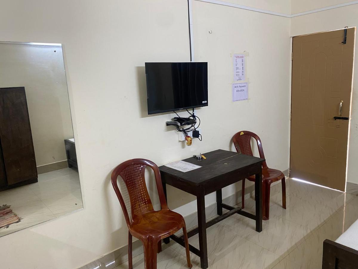 Atithya Lodge Guwahati Bagian luar foto